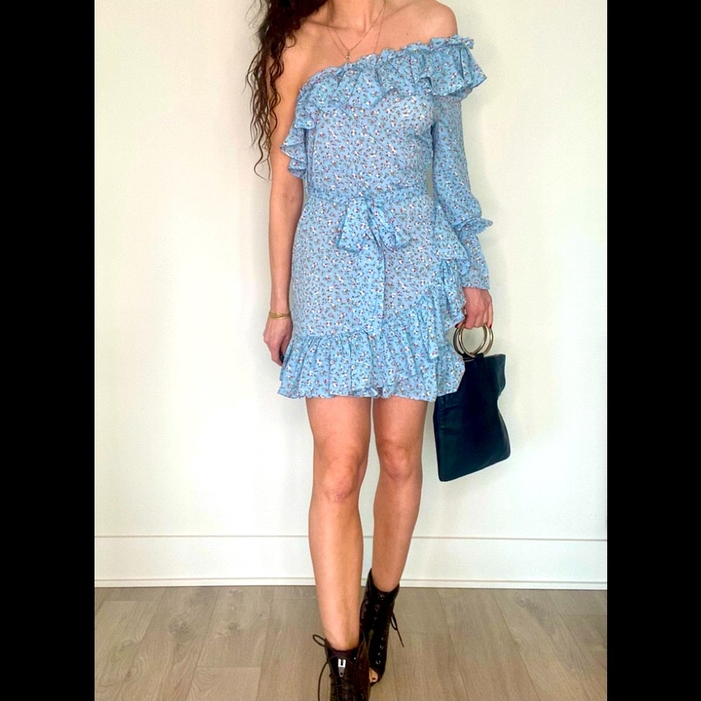 Romantic half cold shoulder sexy dress Size S (2-4) 36 hip